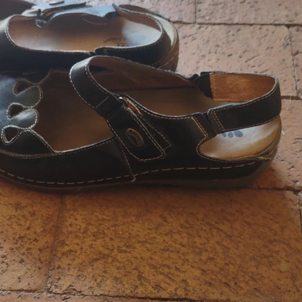 Cute Spring Step Shoes - Picture 3 of 6